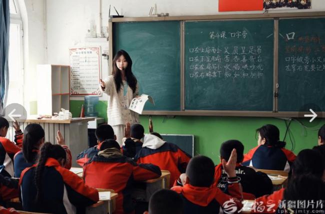 新疆女孩在天津偶遇支教老师哭红眼