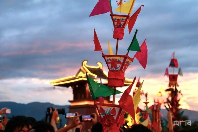 云南巍山欢庆火把节 千年民俗璀璨夜