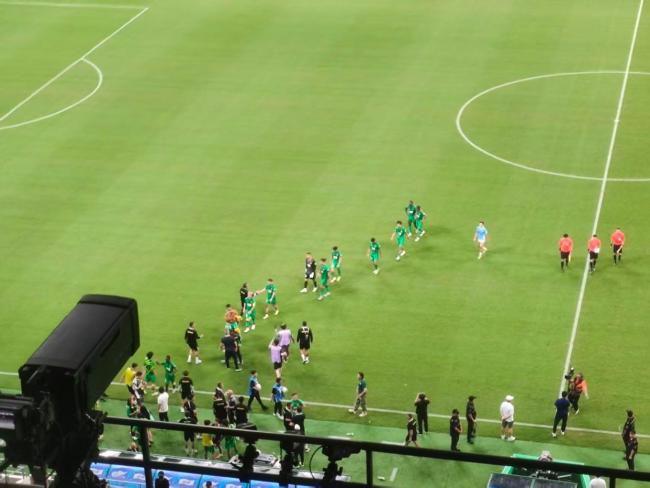 北京国安主场4-0大胜深圳新鹏城 后劲十足势头良好