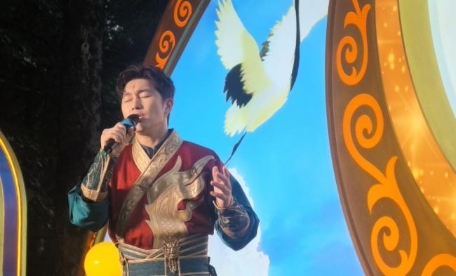 36岁男演员成景区NPC后人气爆棚