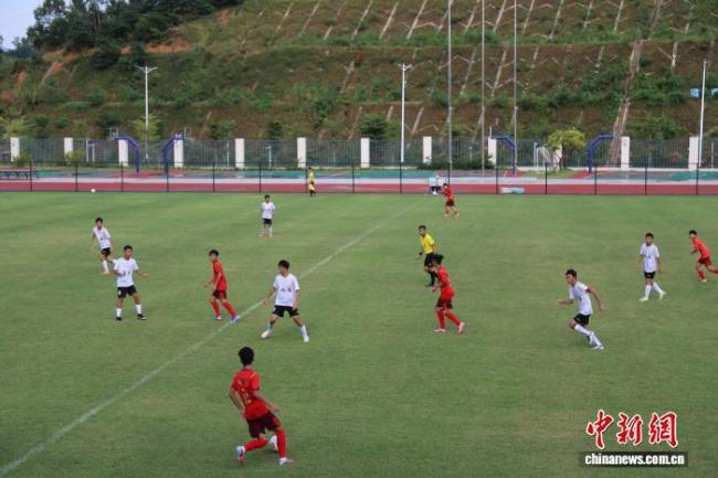 广东省运会男足B组广州队夺冠 激烈比拼终获胜利