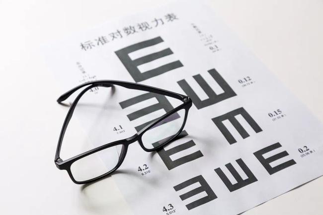 近视超过这个度数 眼部疾病风险骤升