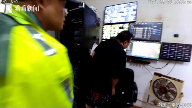 台风天九旬老人负气走失 民警冒雨寻回