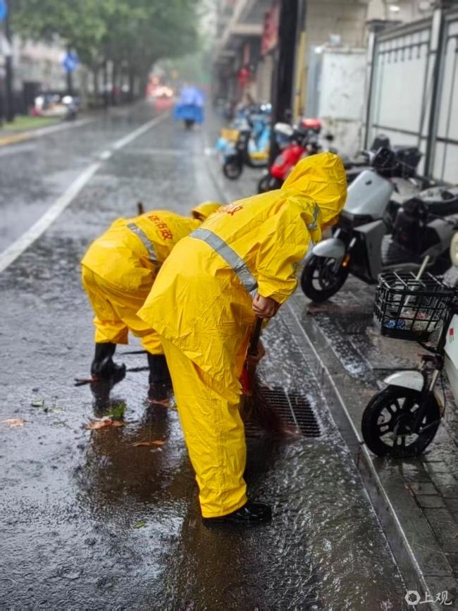 下沉式广场雨水倒灌积水已退 城区运行安全有保障