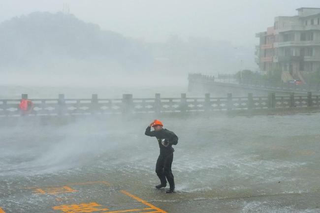 台风“白海豚”带来的风雨影响将持续