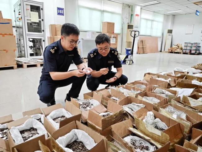 67万余枚美元硬币违规出境 黄埔海关查扣后移交处理