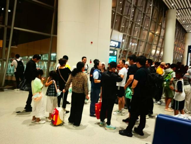 仅差10分钟 白海豚致航班备降运城 旅客经历高空惊魂
