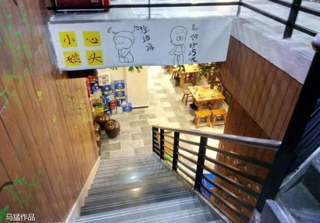 俩孩子将超市内几十种杂粮混掺 家长责任何在？