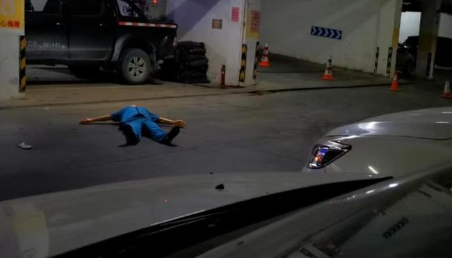 广西公职人员地库碾死醉汉，检察院认定涉罪 不起诉决定引发讨论