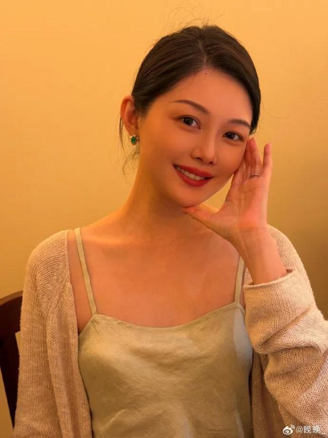 晚晚女装爆卖百万却被吐槽货不对板 初代网红再创业引发热议