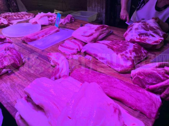 贵州一地深夜屠宰生猪绕过检疫入市 暗访揭露深夜屠宰场