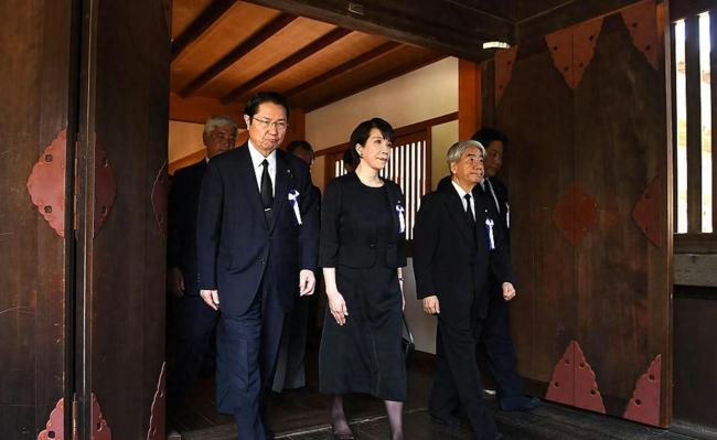 自民党高层首次集体参拜靖国神社 政治风向标引发关注