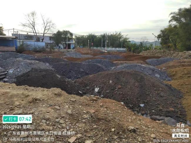 来历不明黑土回填鱼塘 疑致癌物超标 村民自费检测引关注