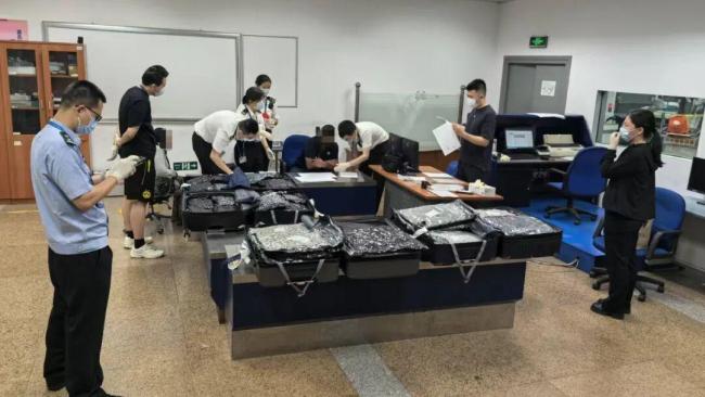 “借道”中国转运70公斤毒品 2名外籍过境人员获刑