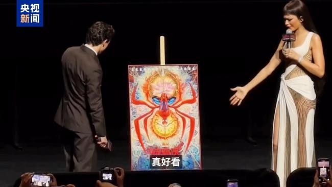 老外被中式美学硬控的N个瞬间 传统元素新演绎