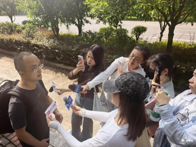 学籍顶替案母亲称弟弟当公务员后飘了 兄弟身份争议再起