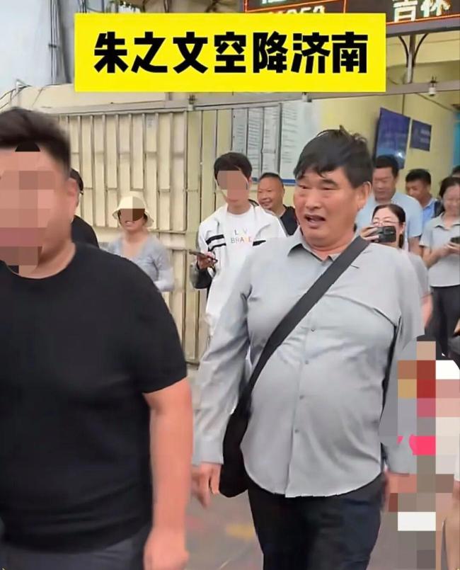 58岁朱之文回应出道15年再翻红 质朴与韧劲吸引年轻粉丝