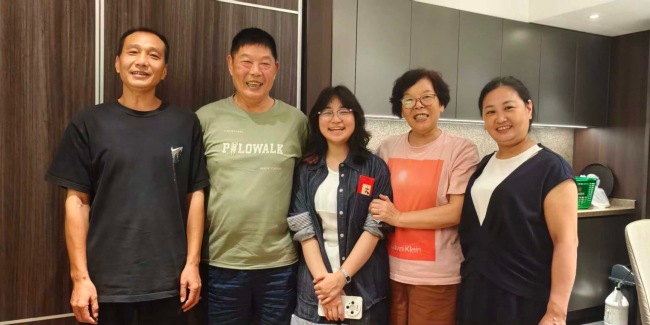 女孩北大报到后发信息给救命恩人 16年情谊延续