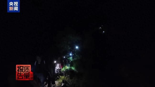 近150人徒步团爬管控山夜游