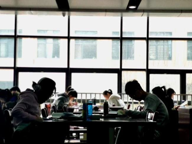 985大学开在县城 考进大山了 名校下沉引发热议