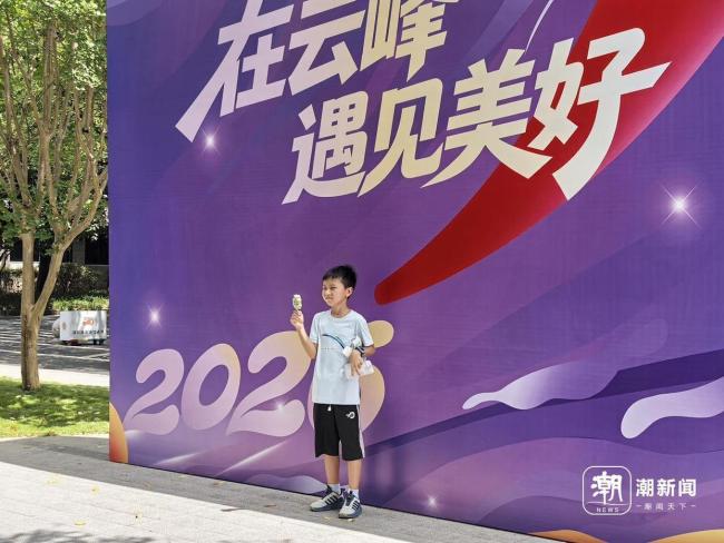 浙大紫金港校区迎来一大波新生报到 开启全新旅程