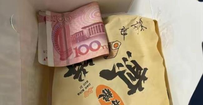 店主含泪回应给化疗孩子塞了100元 小小善举温暖人心