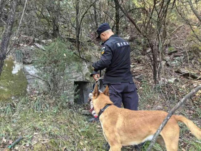逃犯躲深山因想吃肉下山买火腿肠被抓 警方高压侦查终落网