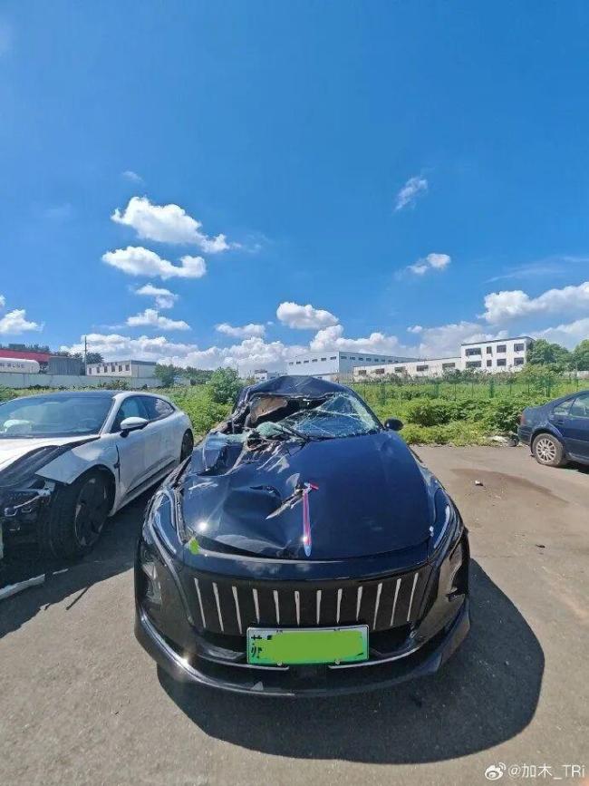歌手自曝乘网约车在高速上出车祸 安全提醒引热议