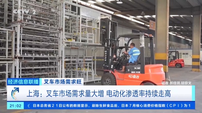国产叉车全球爆单 电动化转型加速