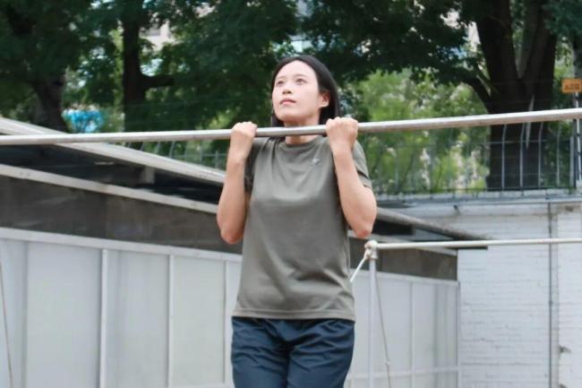 女兵放弃本科从军8年后军士专升本 圆梦军校全日制本科