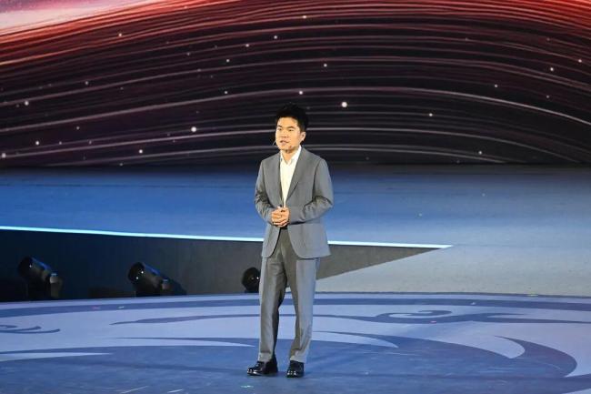 董宇辉走后东方甄选扭亏为盈赚5.44亿