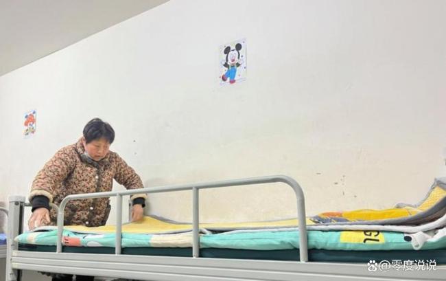 第一批新生家长已经在铺床了 爱的仪式感