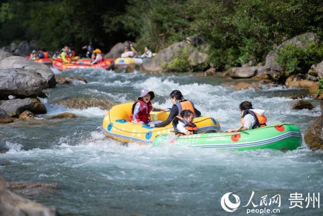 贵州施秉：漂流戏水 尽享清凉