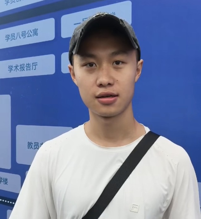 小伙圆梦军校 爷爷曾参加抗美援朝
