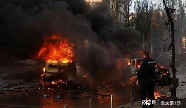 俄军开始放下包袱对乌地毯式轰炸了吗 火力全开不留情