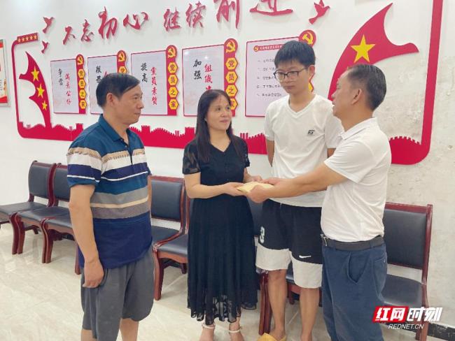 为遭索赔店主送2万元负责人发声