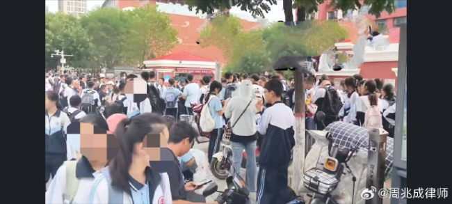 中学施发型令：不合格不让进校门