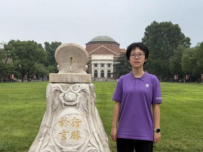 清华大学军训，迎面走来的是各省状元方阵，学霸们一身戎装英姿飒爽#清华大学 #抖音创意校园计划 #新学期任我开局