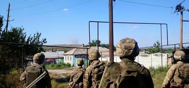 俄军被曝穿乌军制服潜入对方阵地 伪装战术升级