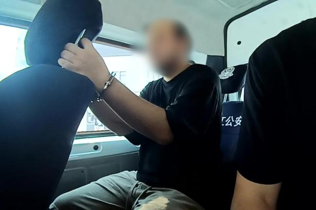 业主旅游回家发现空调被盗