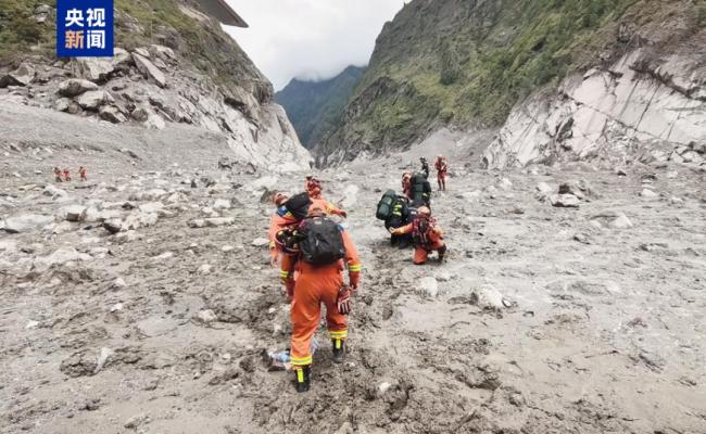 西藏吉隆泥石流痕迹近20层楼高 救援持续进行中