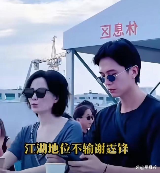 陈粒遭王菲男闺蜜强行搂抱袭胸,反抗过程曝光,王菲就在旁边 音乐节现场争议不断