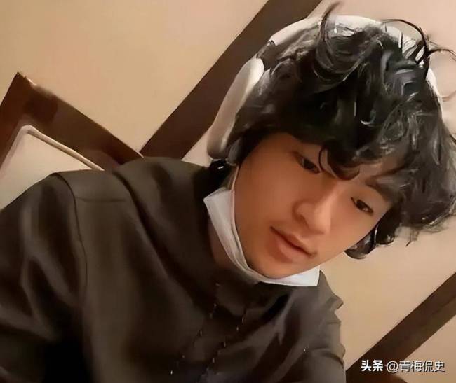 张柏芝大儿子悉尼被偶遇，路人镜头下作出回应 展现低调成长魅力