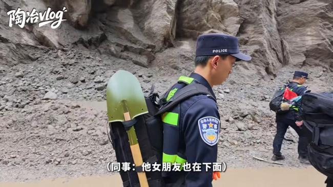 救援人员说他女朋友也在下面 持续开展搜救行动