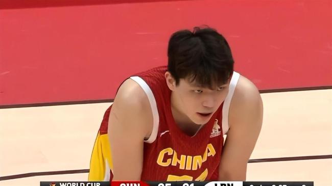 杨瀚森连遭凶狠犯规 坚韧回应绝杀制胜