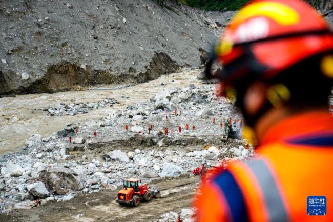 吉隆泥石流遇难21人失联541人 救援力量全力搜救