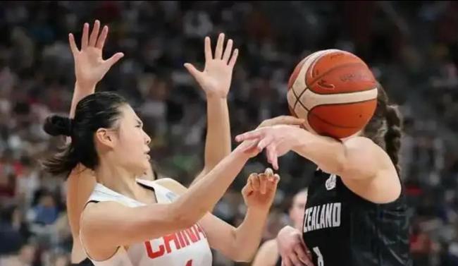 女篮世界杯中国vs美国 双塔战术迎战强敌