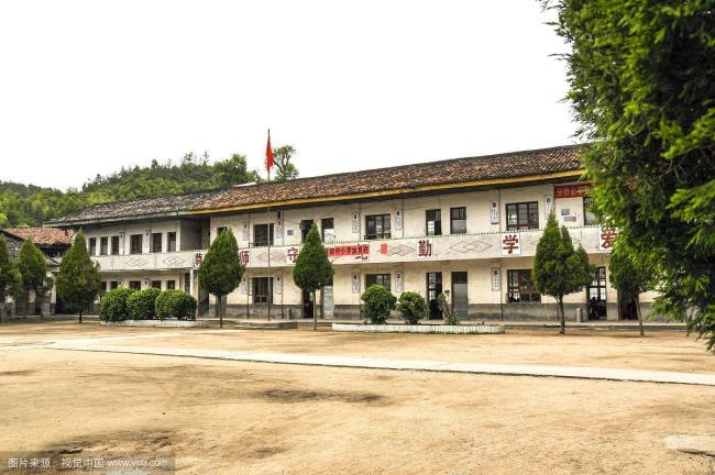 村支书回应小学二年级仅一名学生