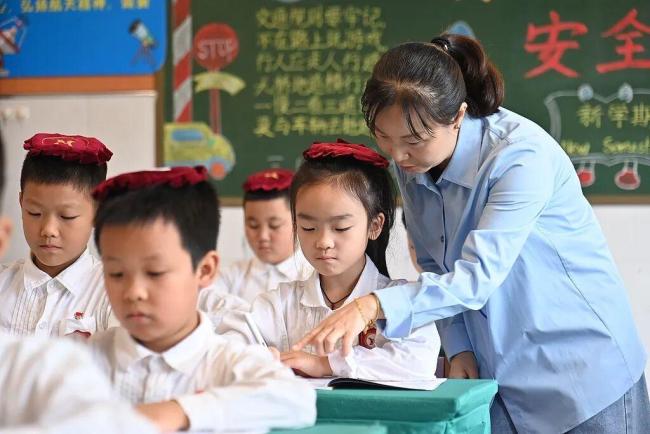 首批“20后”小学生名字都叫啥 花名册里刮起诗词风