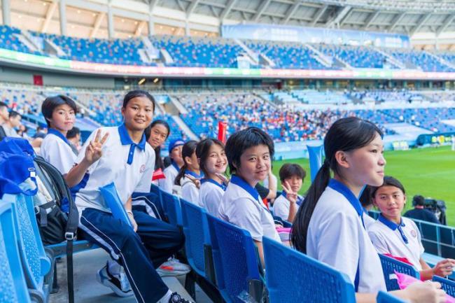 深圳校服“热搜” 本地家长“冷淡” 市场化改革早已实施